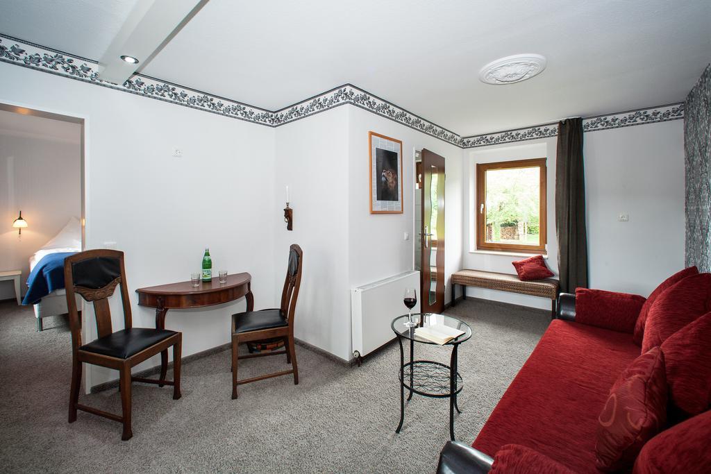 Hinter Den Spiegeln Hotel Хаймбах Екстериор снимка