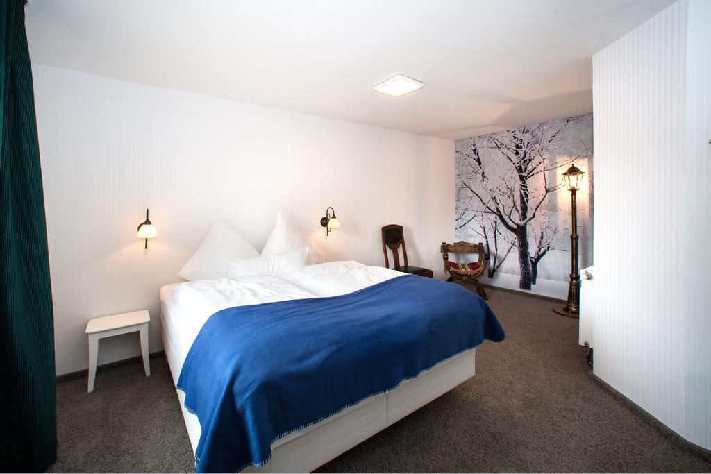 Hinter Den Spiegeln Hotel Хаймбах Екстериор снимка