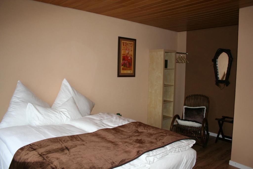Hinter Den Spiegeln Hotel Хаймбах Стая снимка